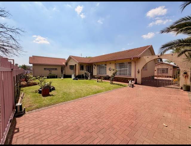 3 BEDROOM HOUSE FOR SALE IN VANDERBIJLPARK SE 7